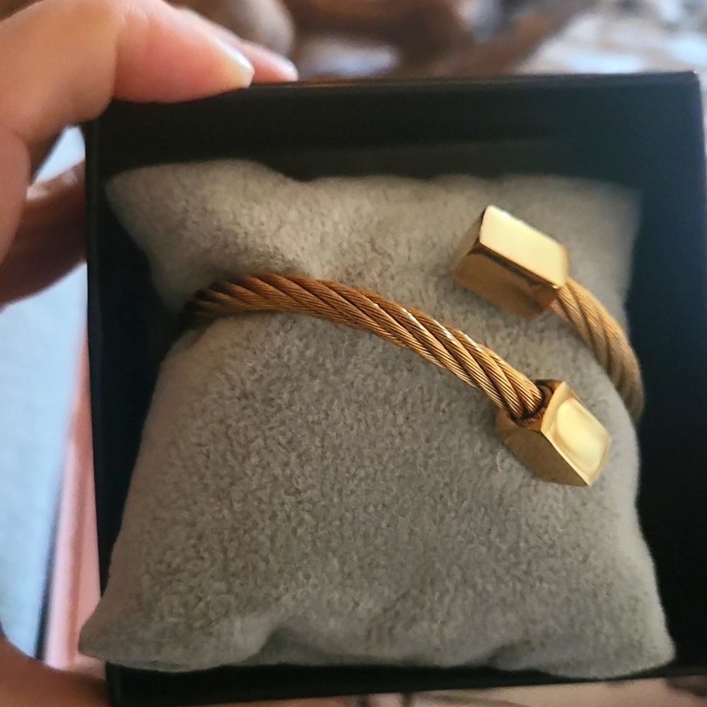 Bracelet